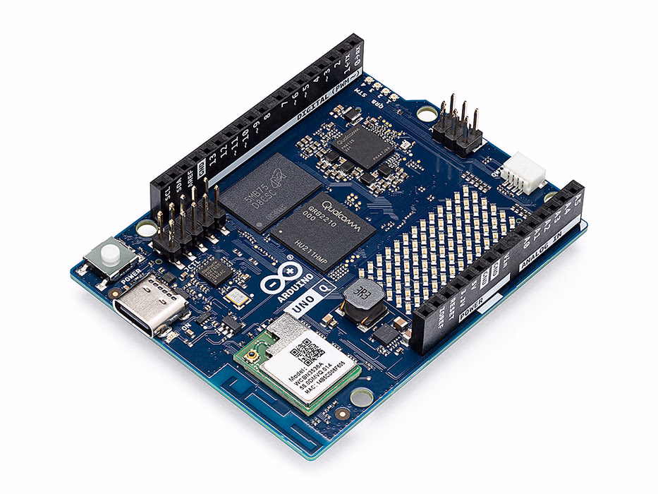 Arduino UNO Q 斜視（PORTS周辺）