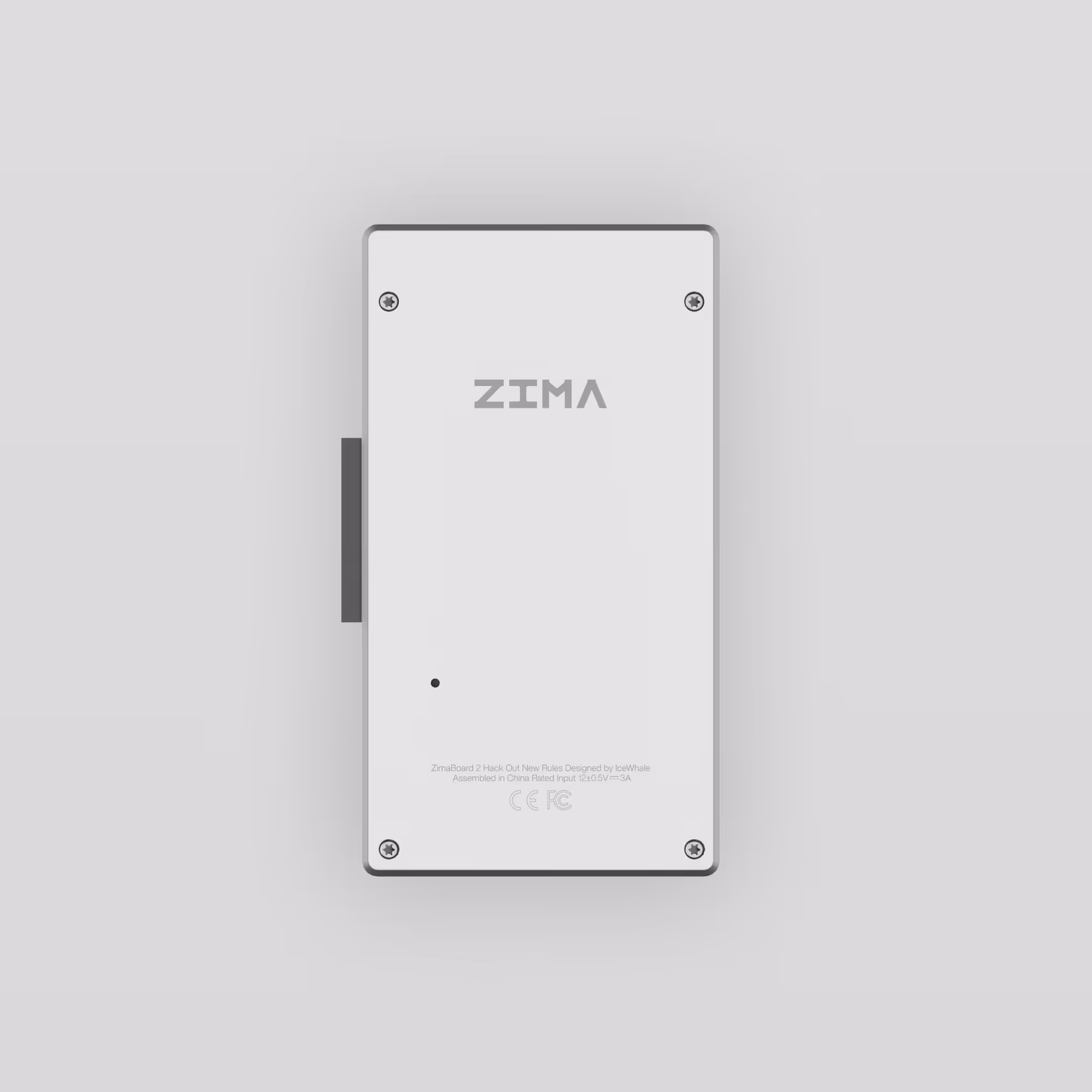 基板表面。ヒートシンクと一体化したような無骨なデザインが特徴的です。